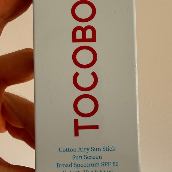 TOCOBO Cotton Airy Sun Stick SPF 50 | Lightweight Korean Sunscreen - Picture 2 of 3